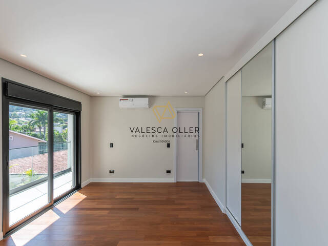 Casa para Venda em Santana de Parnaíba - 3